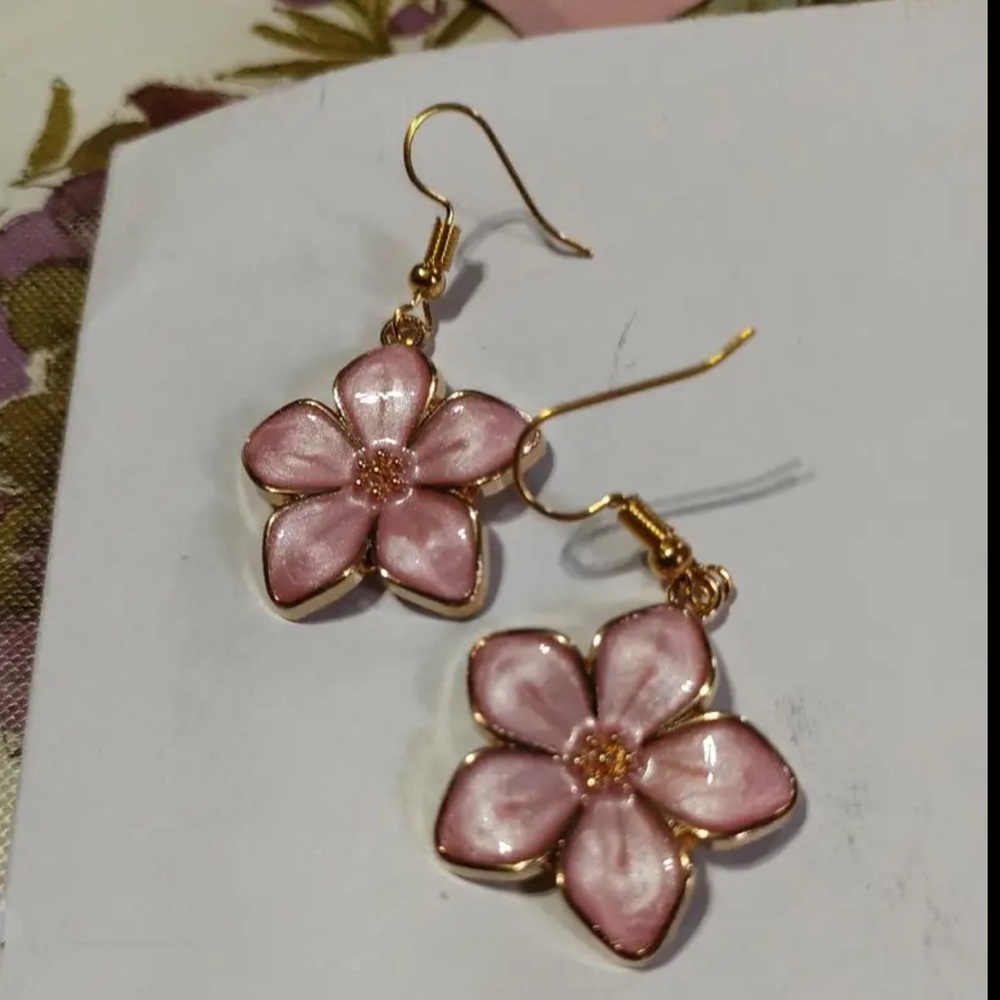 🌸Pink Enamel Flower Earrings - Picture 2 of 9